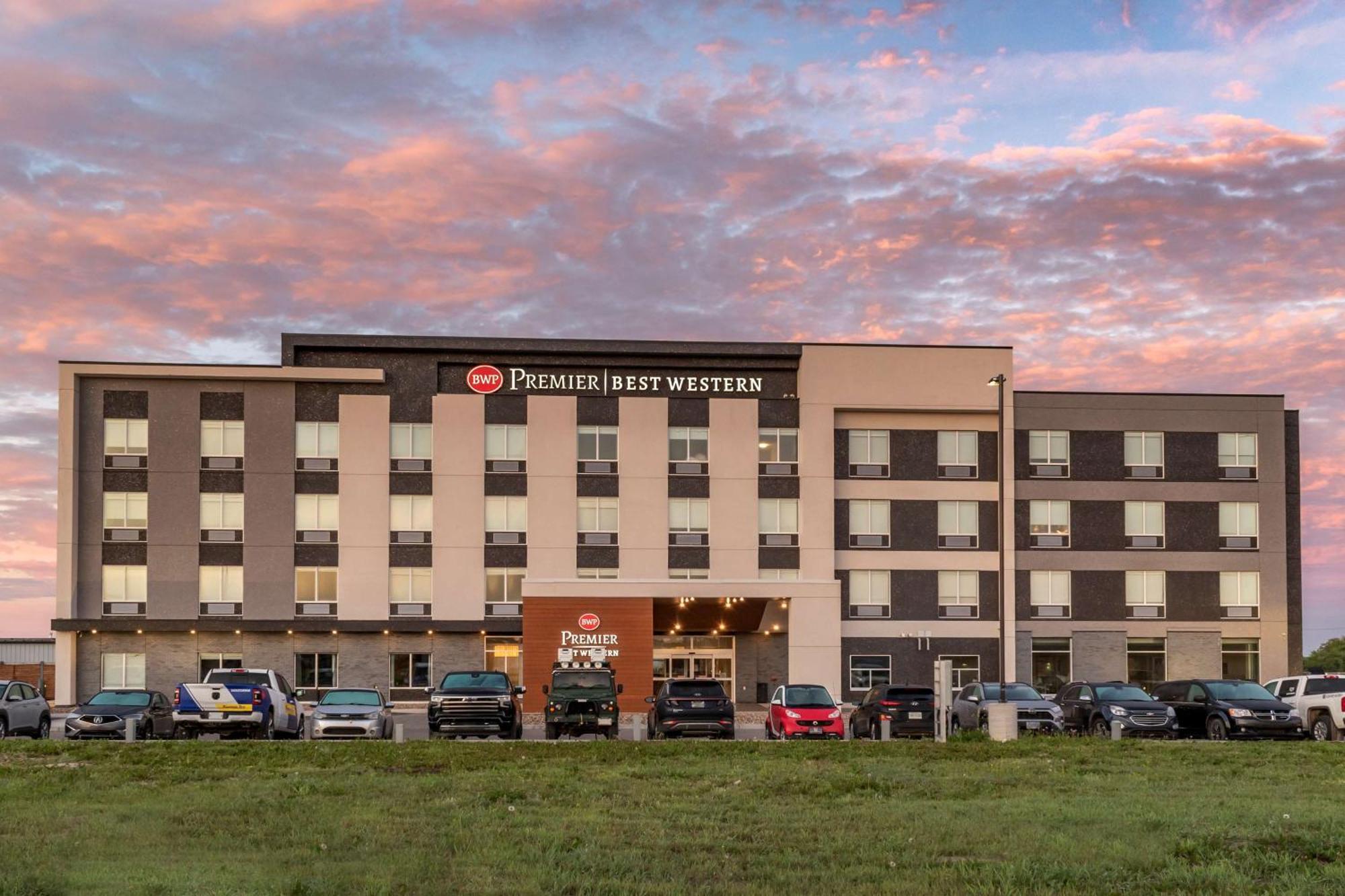 Best Western Premier Prince Albert Exterior photo