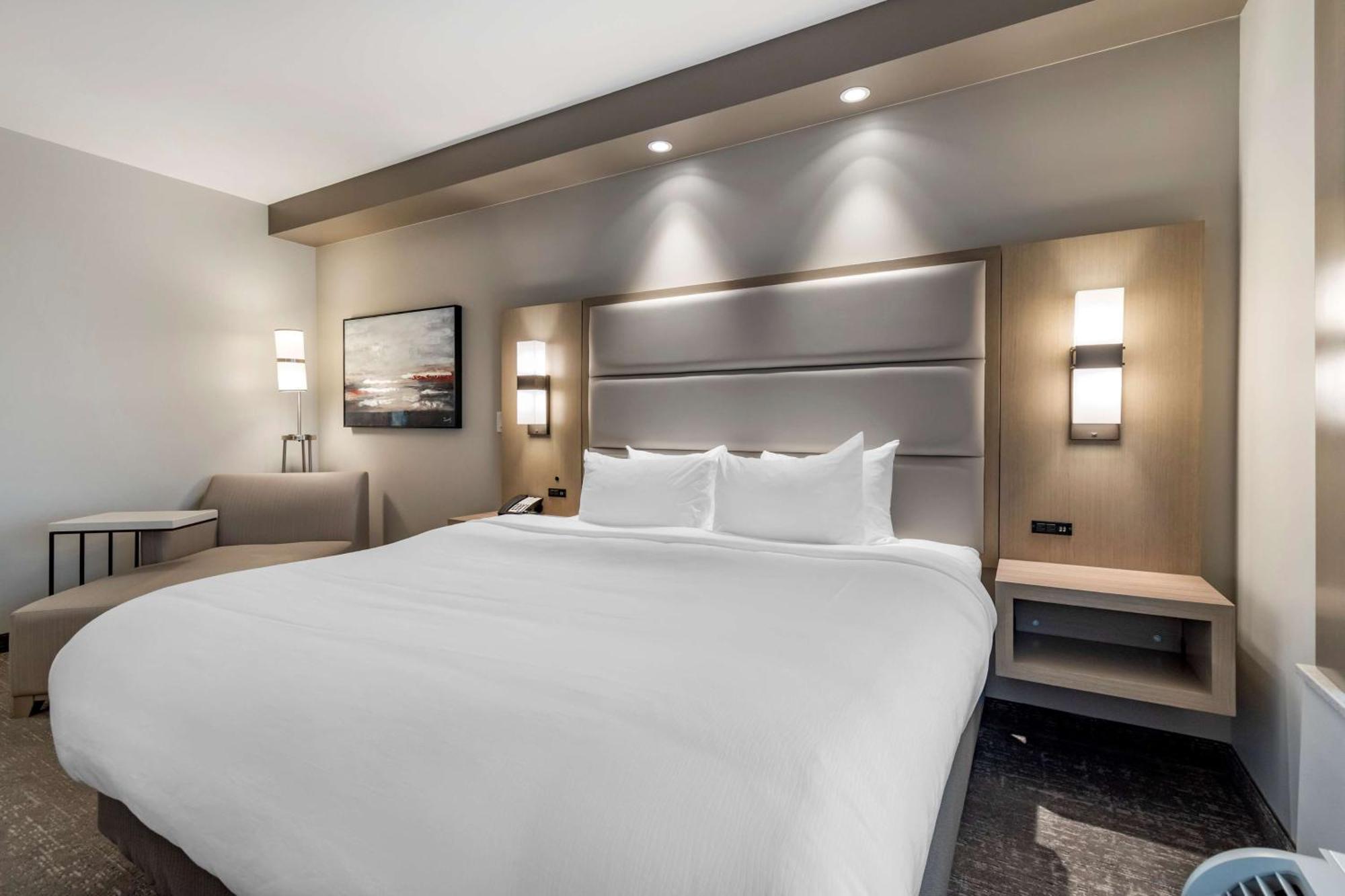 Best Western Premier Prince Albert Exterior photo